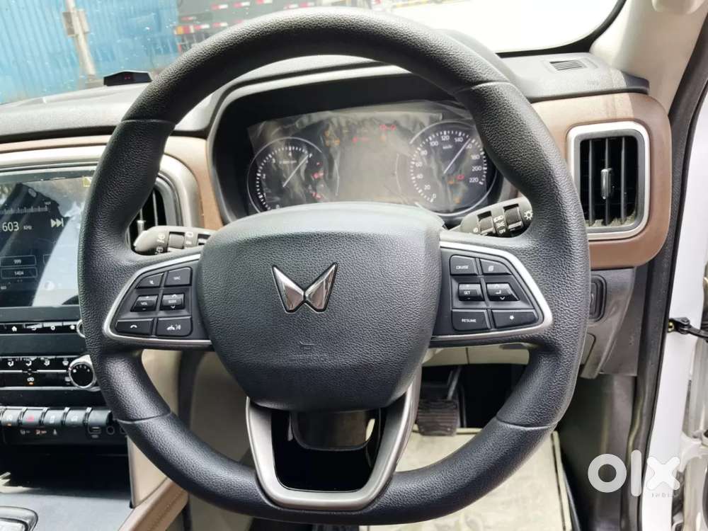 Mahindra Scorpio N Z4 Petrol At 7 Str, 2025, Petrol