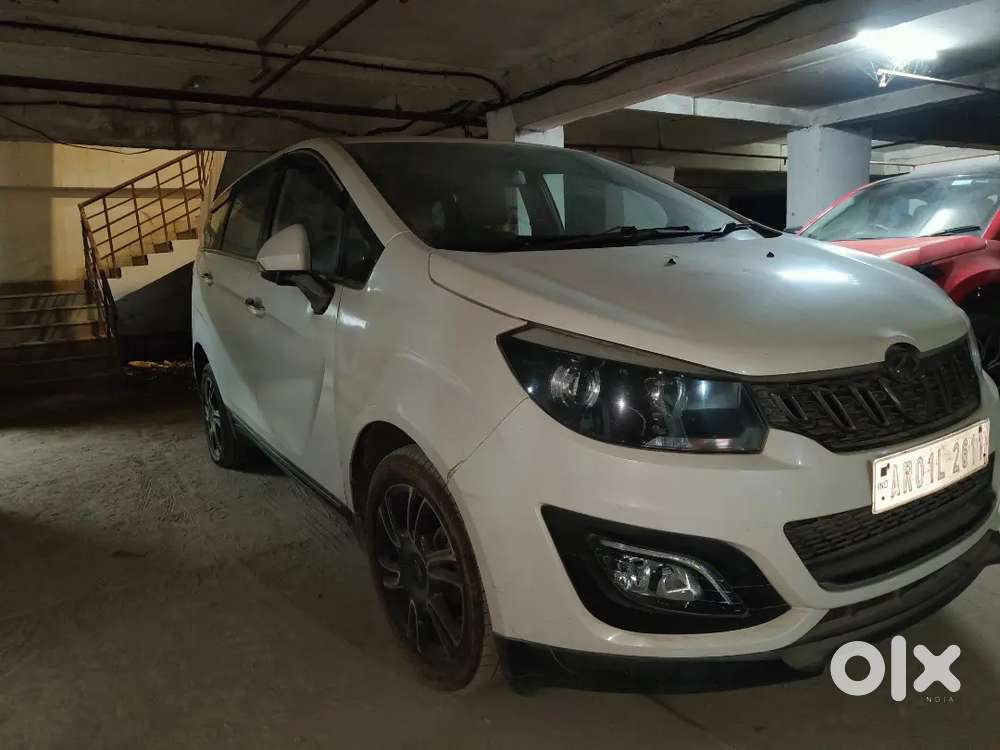 Mahindra Marazzo  M8 2018