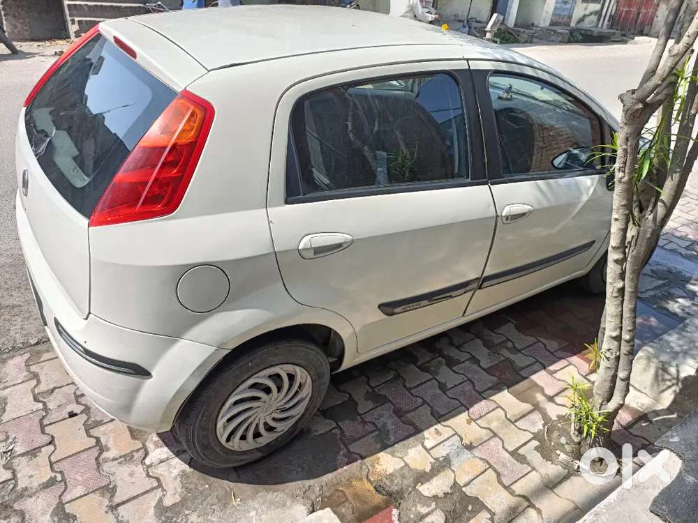 Fiat Punto 2011 Petrol 51000 Km Driven (family Car)