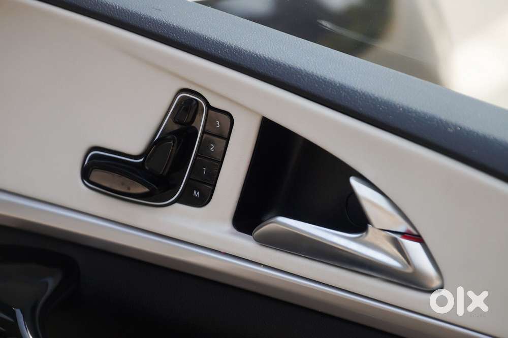 Mahindra Xuv700 2.0 Ax 7 Petrol At Luxury Pack Str, 2023, Petrol