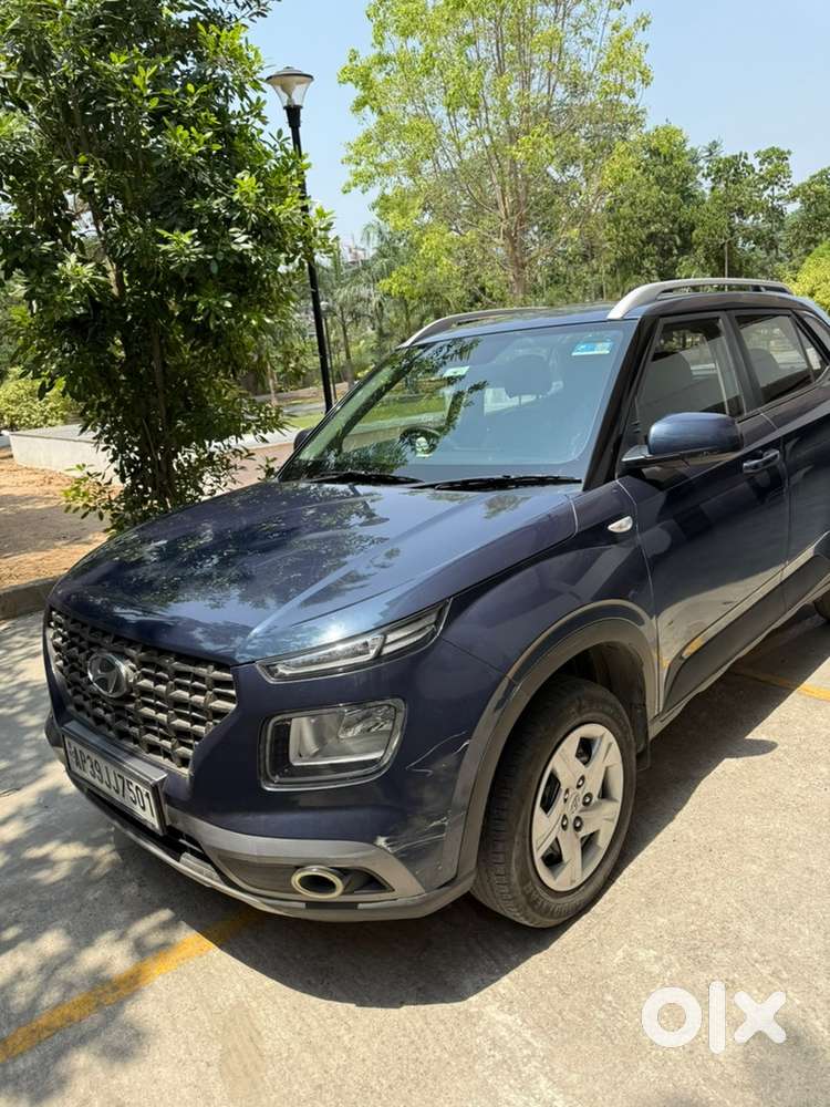 Hyundai Venue 2021 Petrol 59600 Km Driven