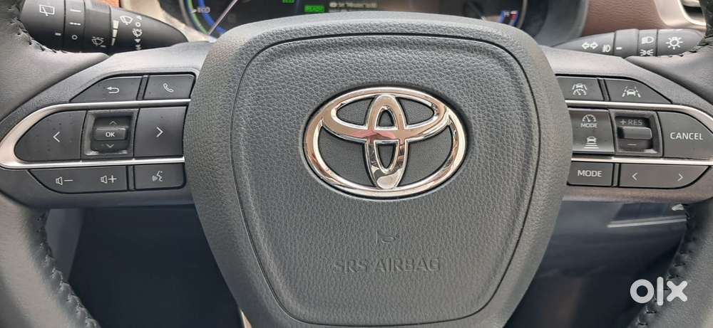 Toyota Innova Hycross 2.0 Zx (o) Hybrid 7 Str, 2025, Petrol