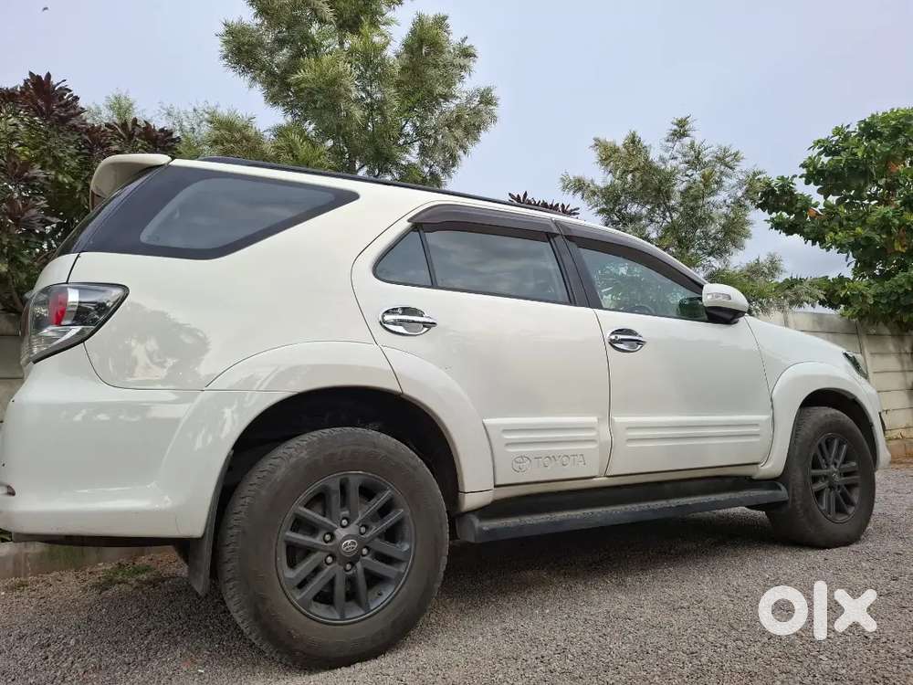 2015 Toyota Fortuner Showroom Track
