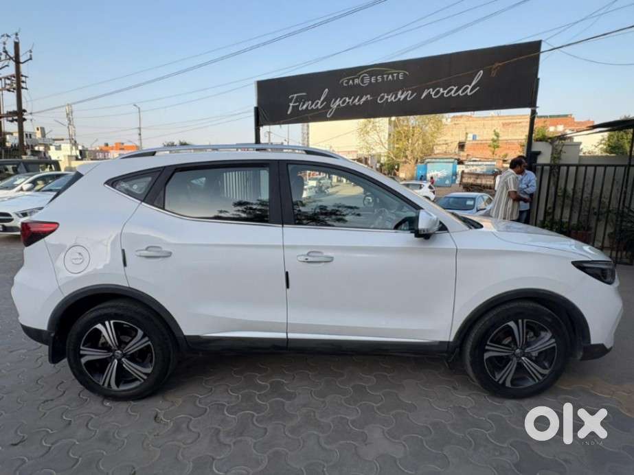 Mg Astor 1.5 Savvy Cvt S Red, 2024, Petrol