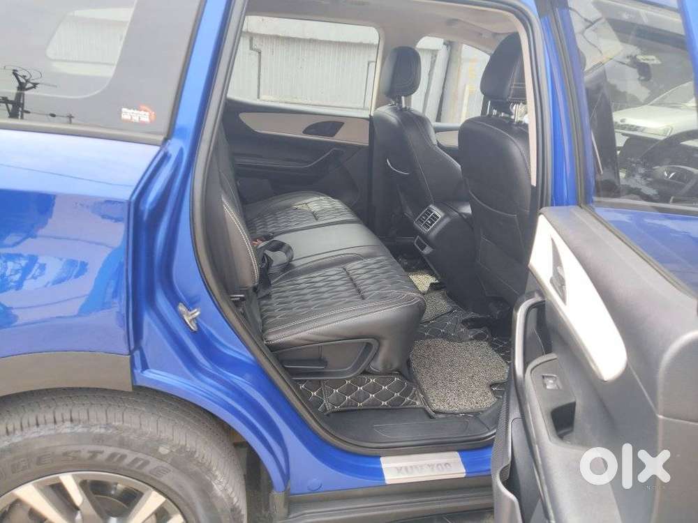 Mahindra Xuv700 2.0 Ax 5 Petrol Mt 7 Str, 2022, Petrol
