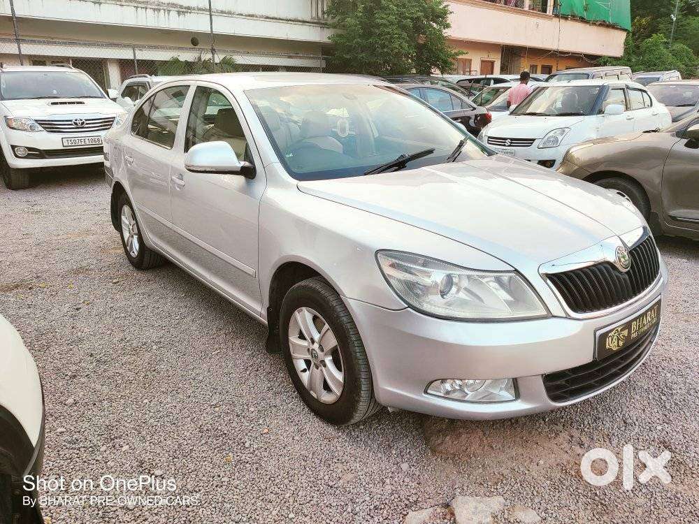Skoda Laura Ambiente 2.0 Tdi Cr Automatic, 2010, Diesel