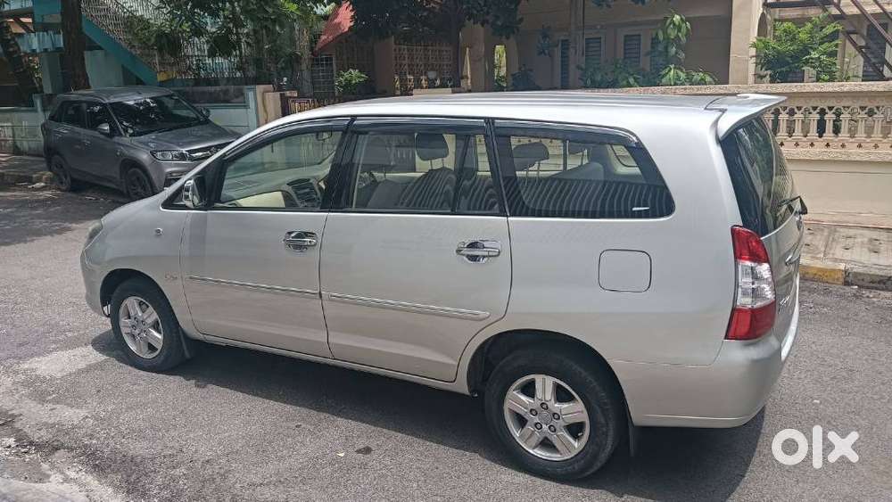 Toyota Innova 2.5 V Diesel 8-seater, 2006, Diesel