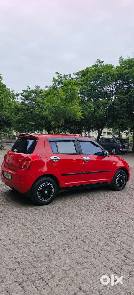 Maruti Suzuki Swift Vxi + Manual, 2011, Cng & Hybrids