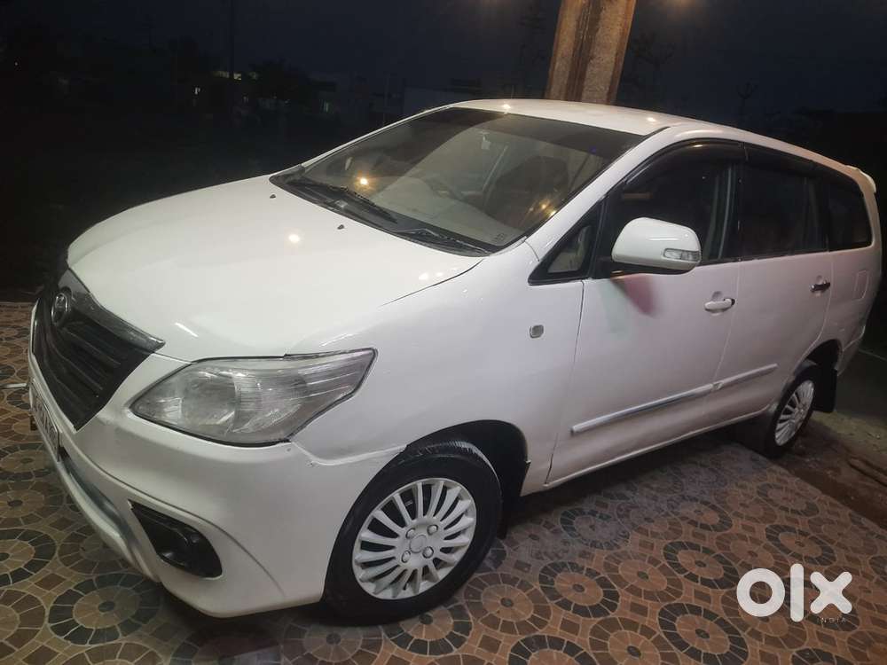 Toyota Innova Cng