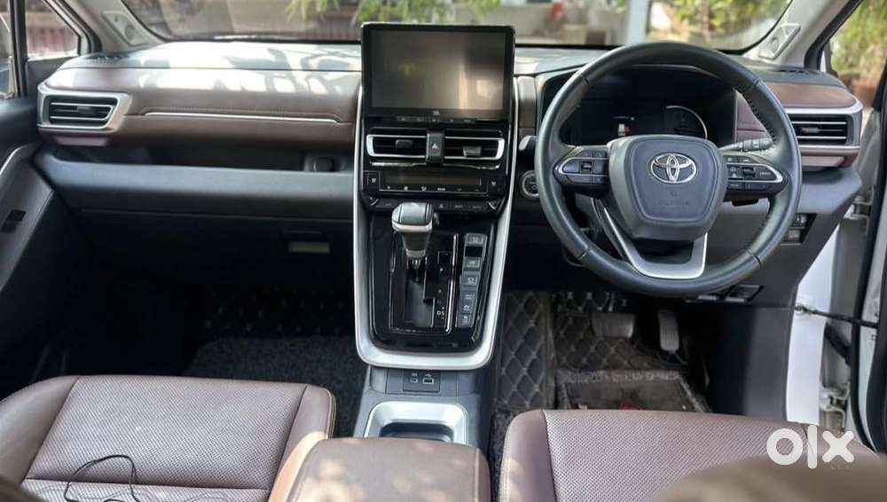 Toyota Innova Hycross 2.0 Zx (o) Hybrid 7 Str, 2025, Petrol