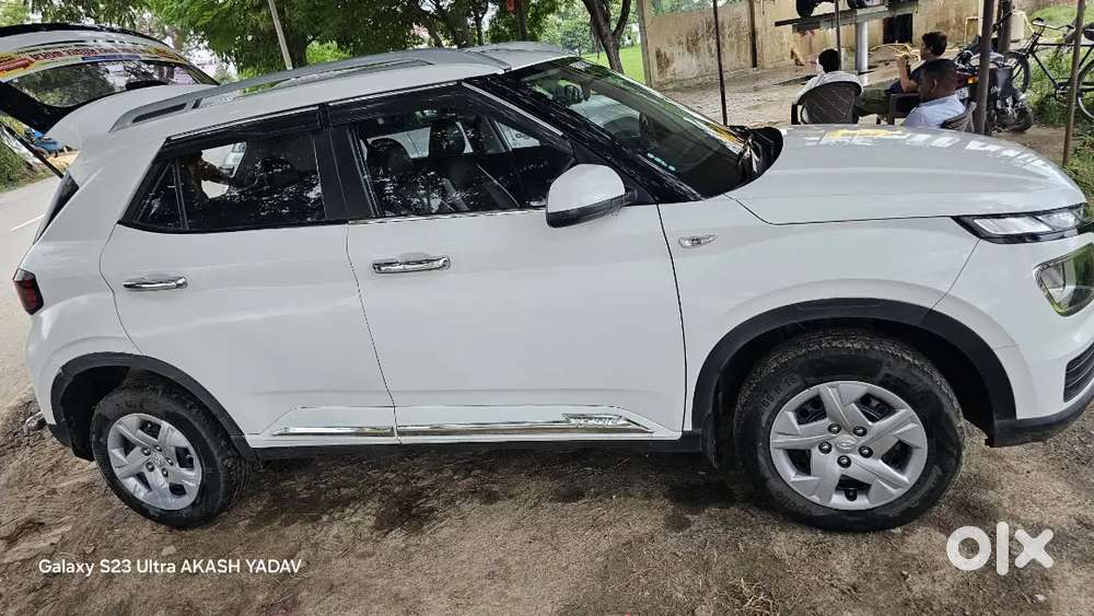 Hyundai New Venue 2023 Petrol Well Maintained