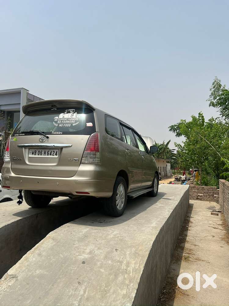 Toyota Innova 2011 Km Driven