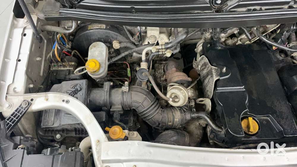 Mahindra Tuv 300 Mhawk100 T8 Dual Tone, 2017, Diesel