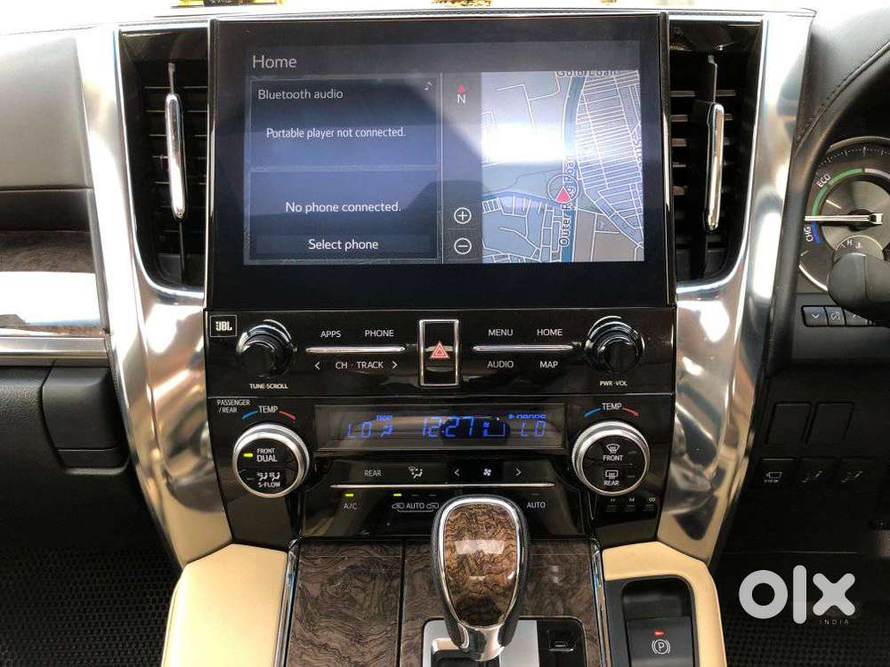 Toyota Vellfire 2.5 Executive Lounge, 2023, Cng & Hybrids