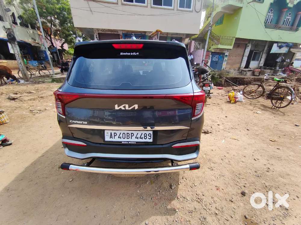 Kia Carens 2024 Petrol Well Maintained