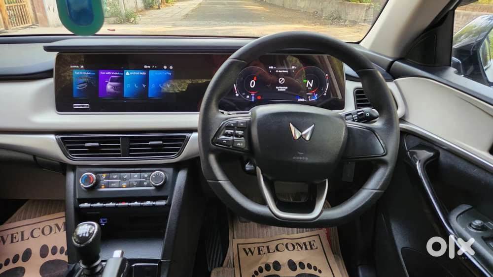 Mahindra Xuv700 2.0 Ax 5 Petrol Mt 7 Str, 2022, Petrol