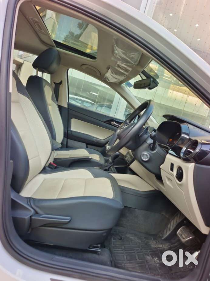 Skoda Slavia 1.0 Tsi Style At, 2023, Petrol