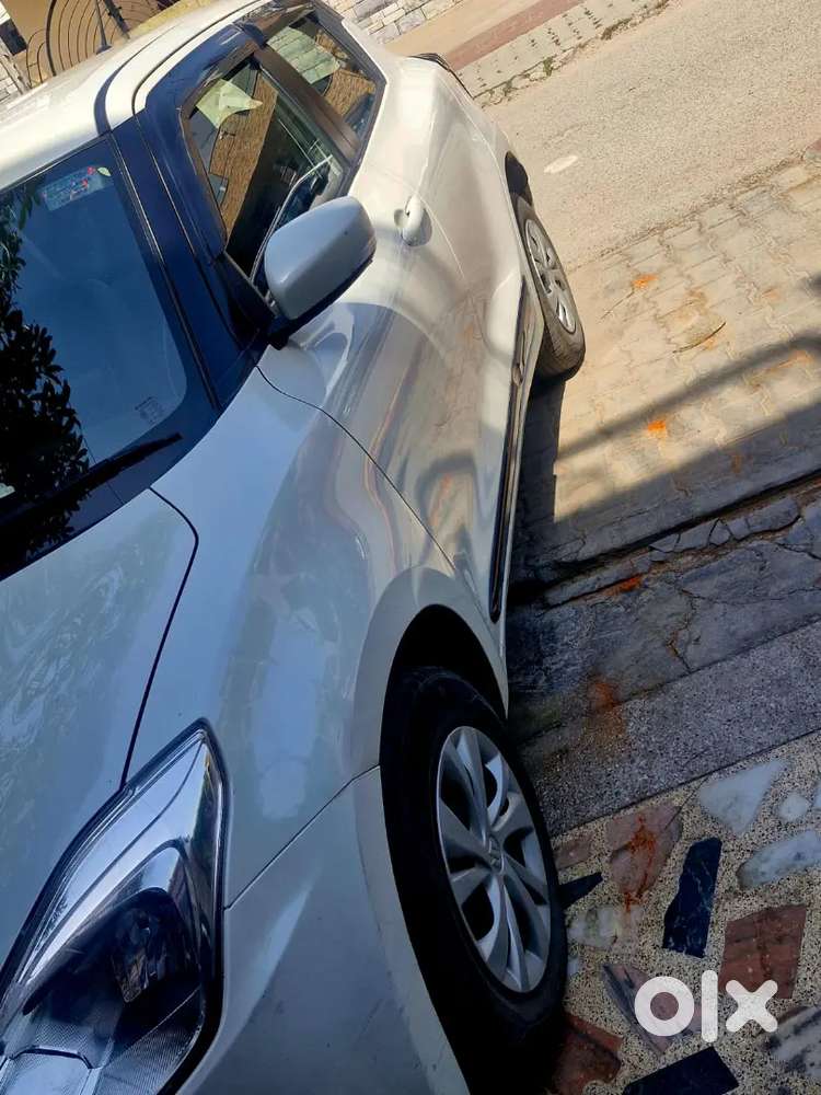 Swift Vxi 2024 July 
1st Owner 
Km 32000
Service Records Available