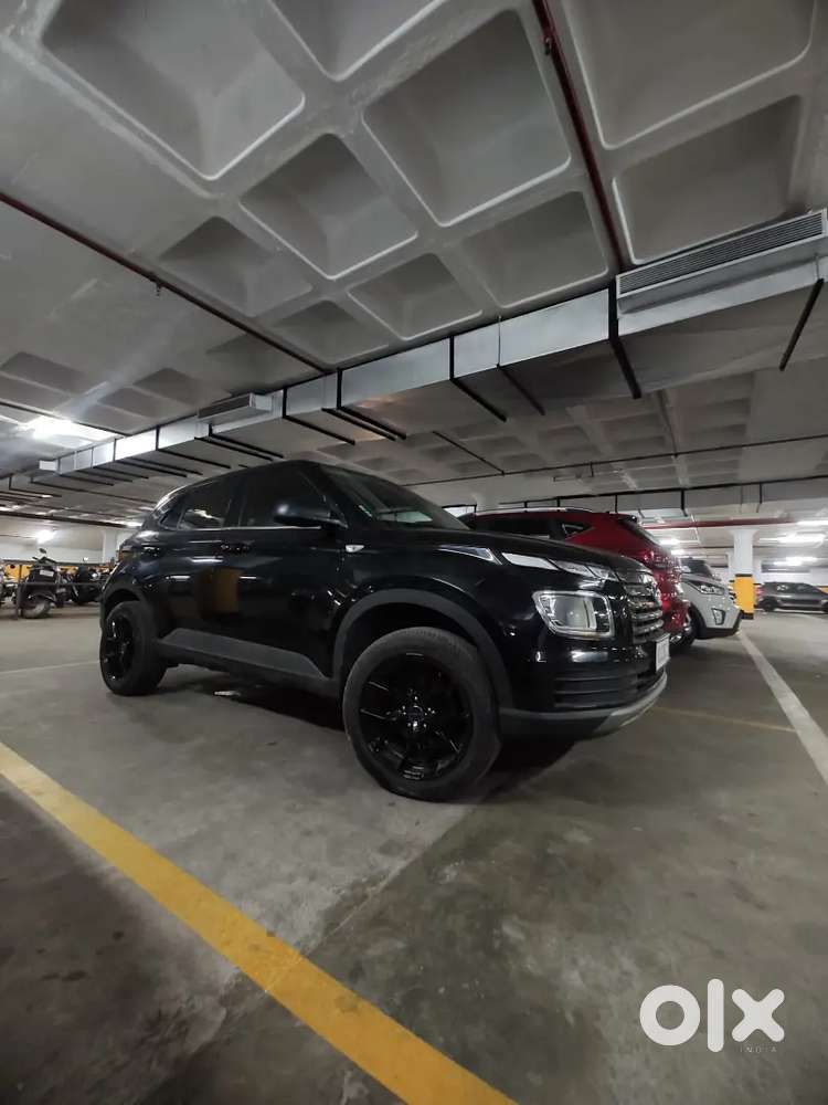 Hyundai Venue 2023 Petrol Well Maintained