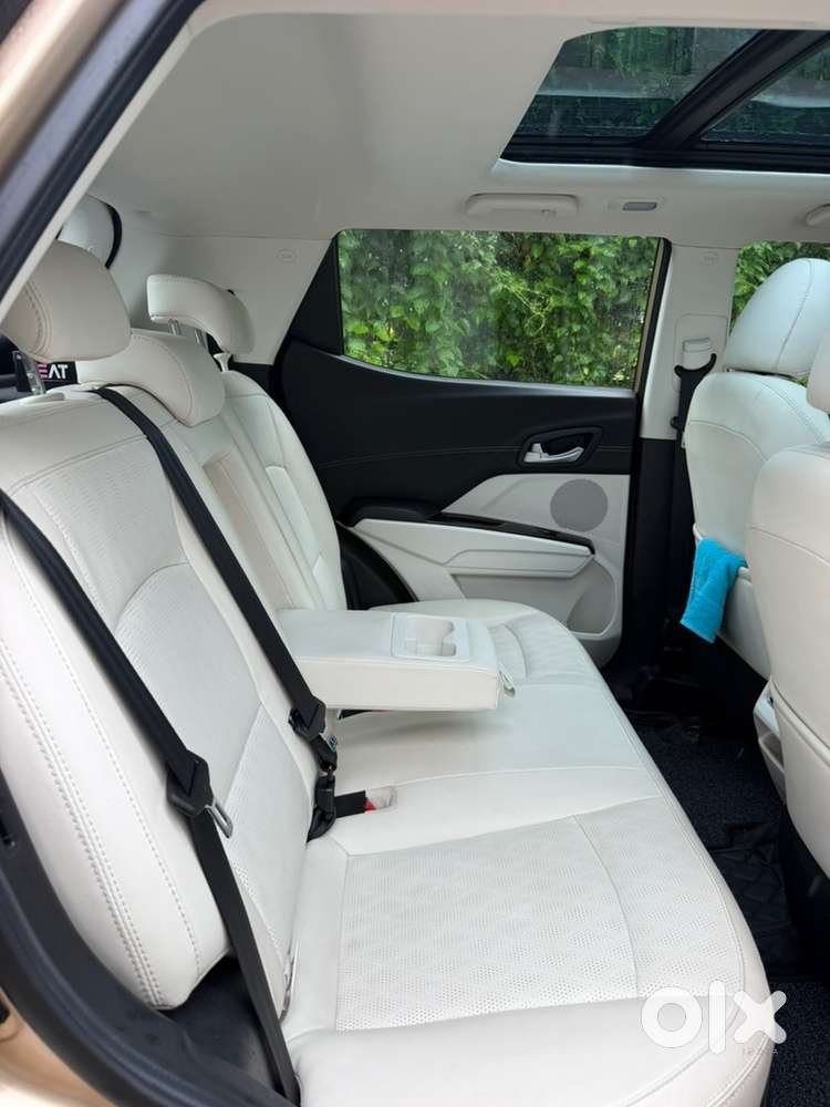 Mahindra Xuv 3xo Ax7 L At Tgdi 2025