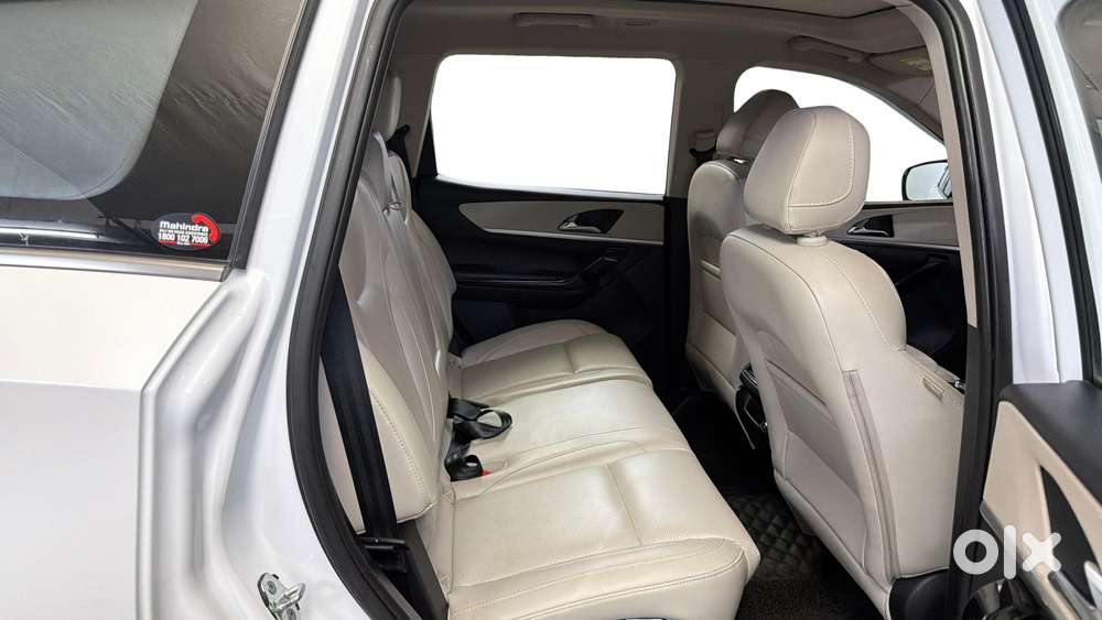 Mahindra Xuv700 2.0 Ax 7 Petrol Mt Str, 2025, Petrol