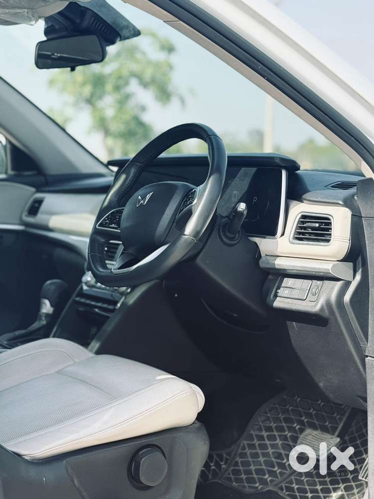 Mahindra Xuv700 2.2 Ax 7 Diesel At Luxury Pack Str Awd, 2024, Diesel