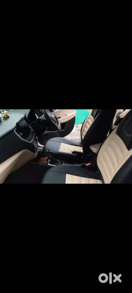 Hyundai Verna Sunroof  White  41,295 Km  ₹9 Lakh- Automatic