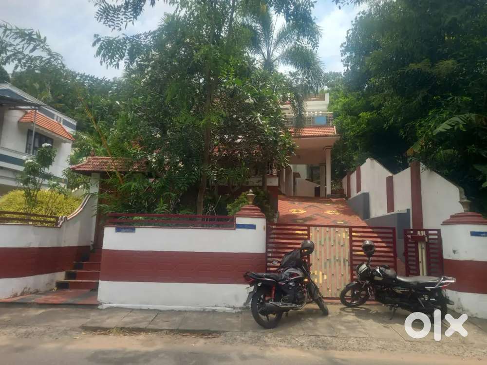 HOUSE FOR SALE  IN KARUMOM THIRUVALLAM MAIN ROAD SIDE