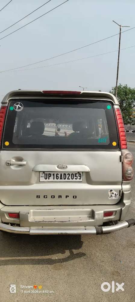 Aake Gadi Dekh Ke Kuch Bolna Ek Dam Badhiyaa Gadi Hai