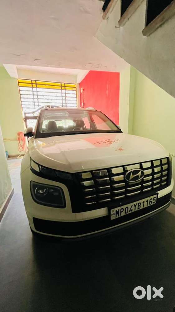 Hyundai Venue 2024 Petrol 19000 Km Driven