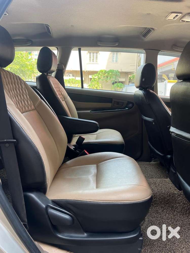 Toyota Innova 2.5 G (diesel) 8 Seater Bs Iv, 2016, Diesel