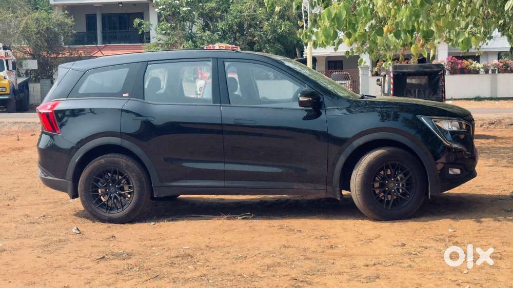 Mahindra Xuv700 Mx Petrol Manual – 2025  Almost New  2900 Km Driven