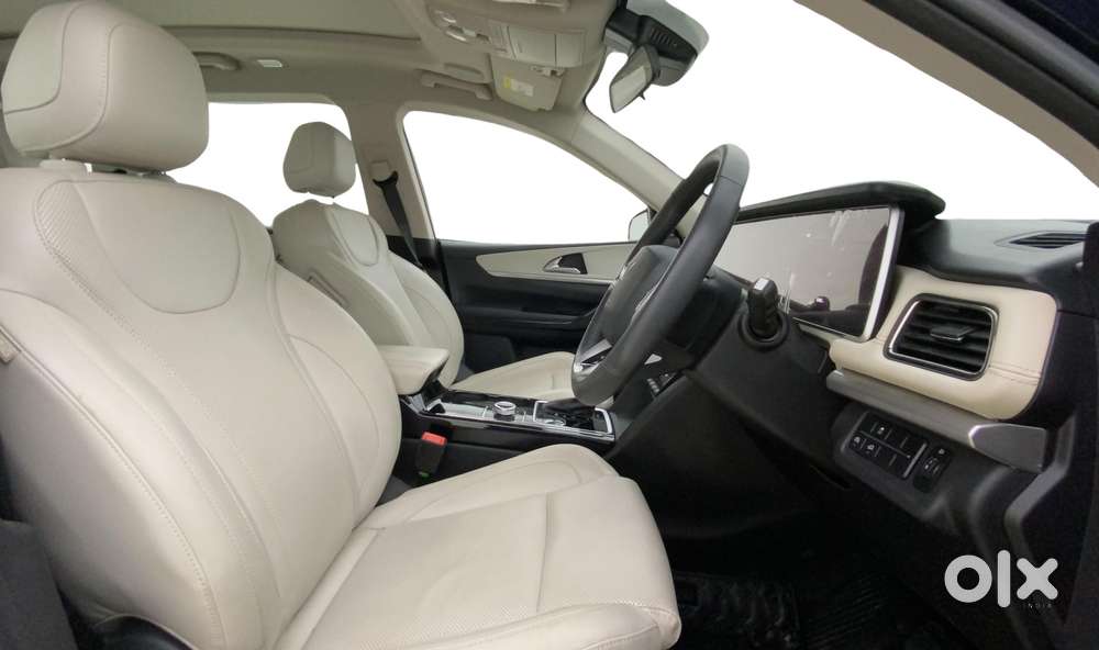 Mahindra Xuv700 2.2 Ax 7 Diesel Mt Luxury Pack Str, 2025, Diesel