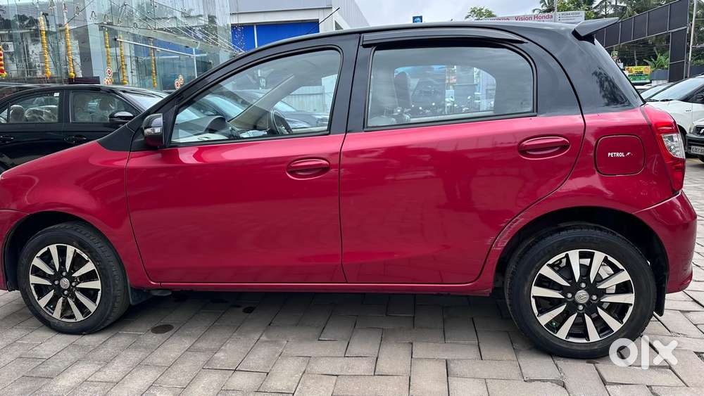 Toyota Etios Liva V Dual Tone, 2019, Petrol