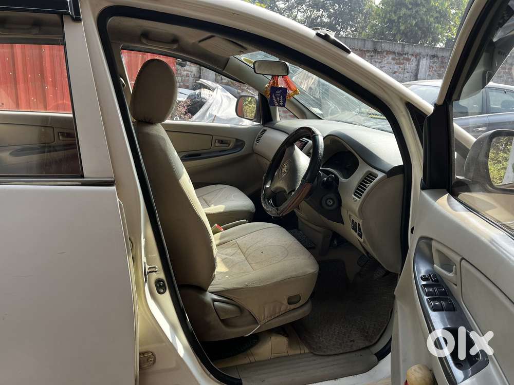 Toyota Innova 2.5 G (diesel) 8 Seater Bs Iv, 2015, Diesel