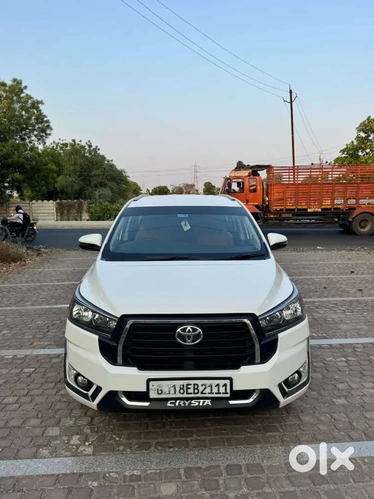Innova Crysta 2023