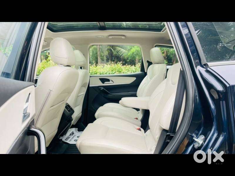 Mahindra Xuv700 Ax7l 6 Str At, 2024, Petrol