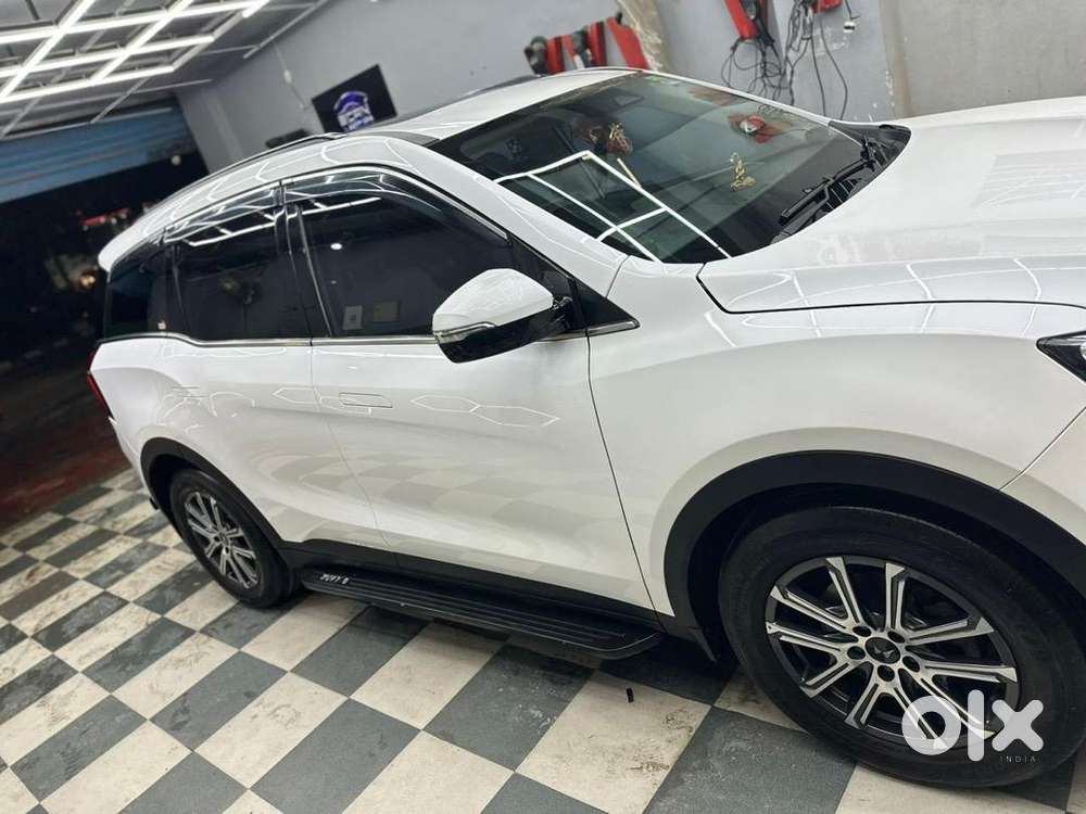 Mahindra Xuv700 2024 Diesel Well Maintained