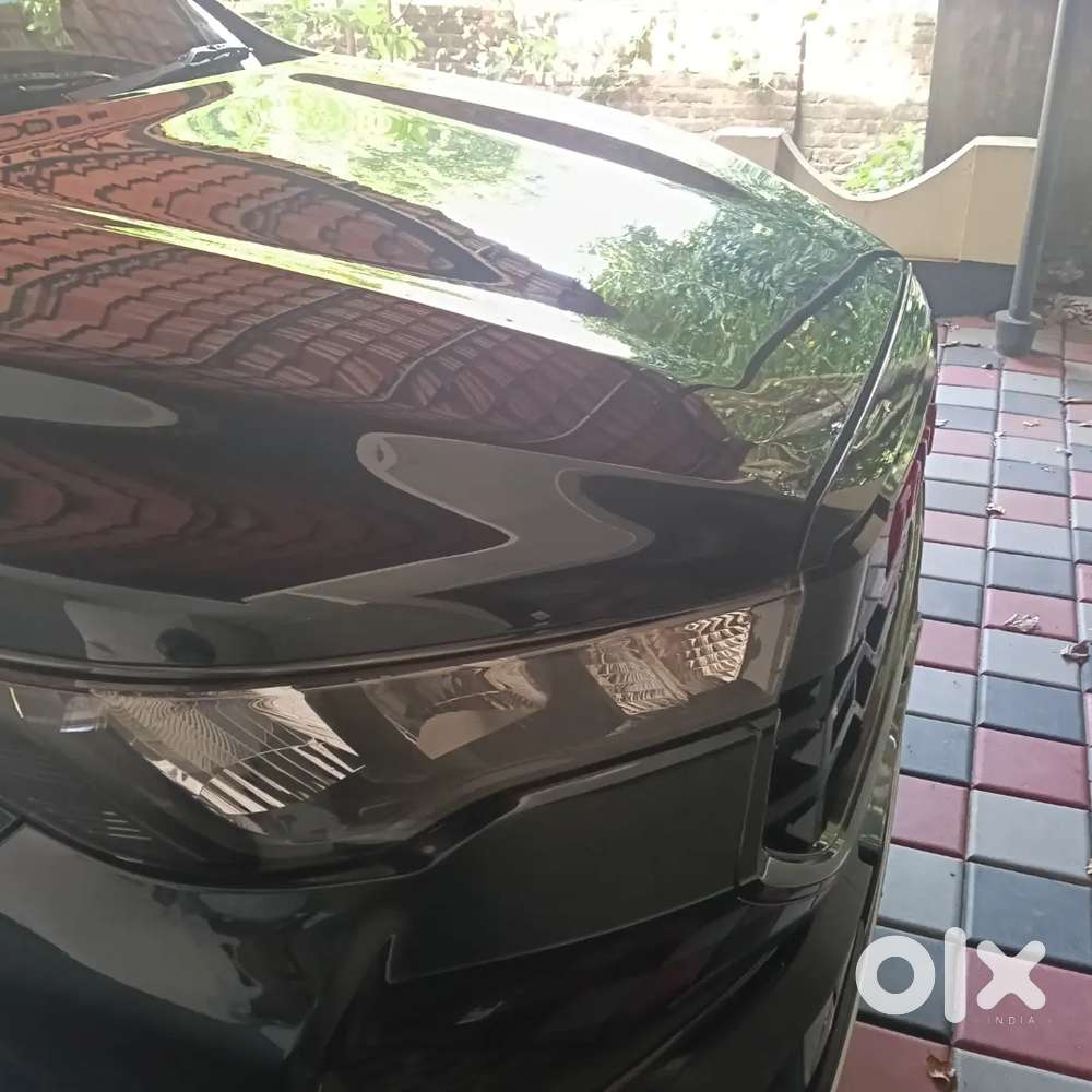 Toyota Innova Hycross 2.0 Petrol 2024