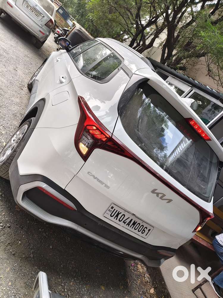 Kia Carens 2024 Petrol Well Maintained