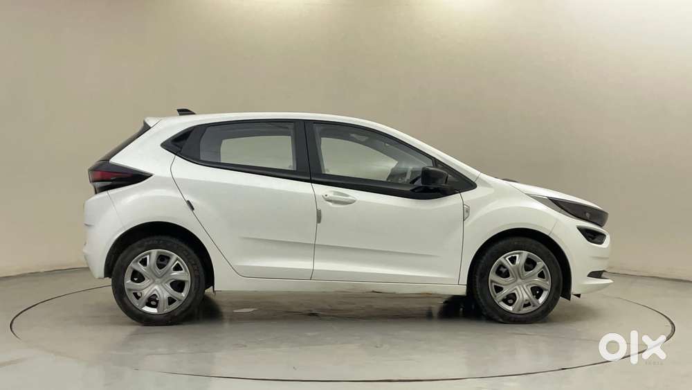 Tata Altroz Xm (s) Petrol, 2025, Petrol