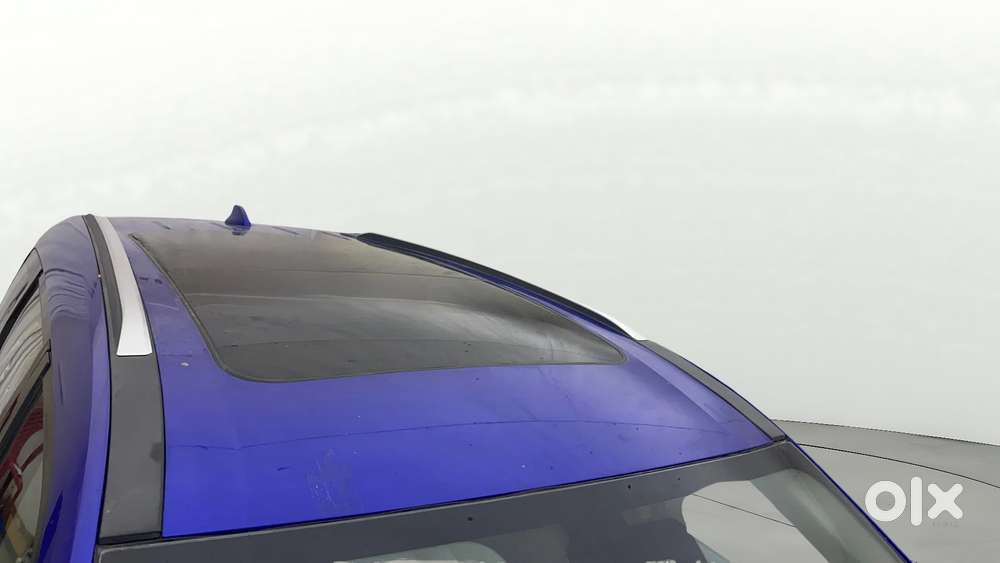 Mahindra Xuv700 2.0 Ax 7 Petrol Mt Str, 2021, Petrol