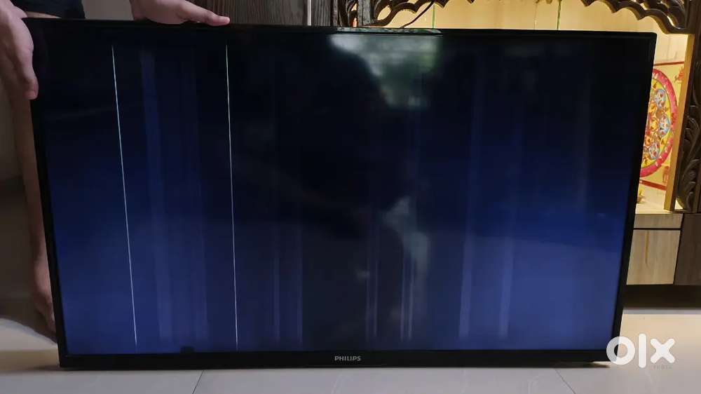 Philips 42 inch led TV, With wall mount Stand