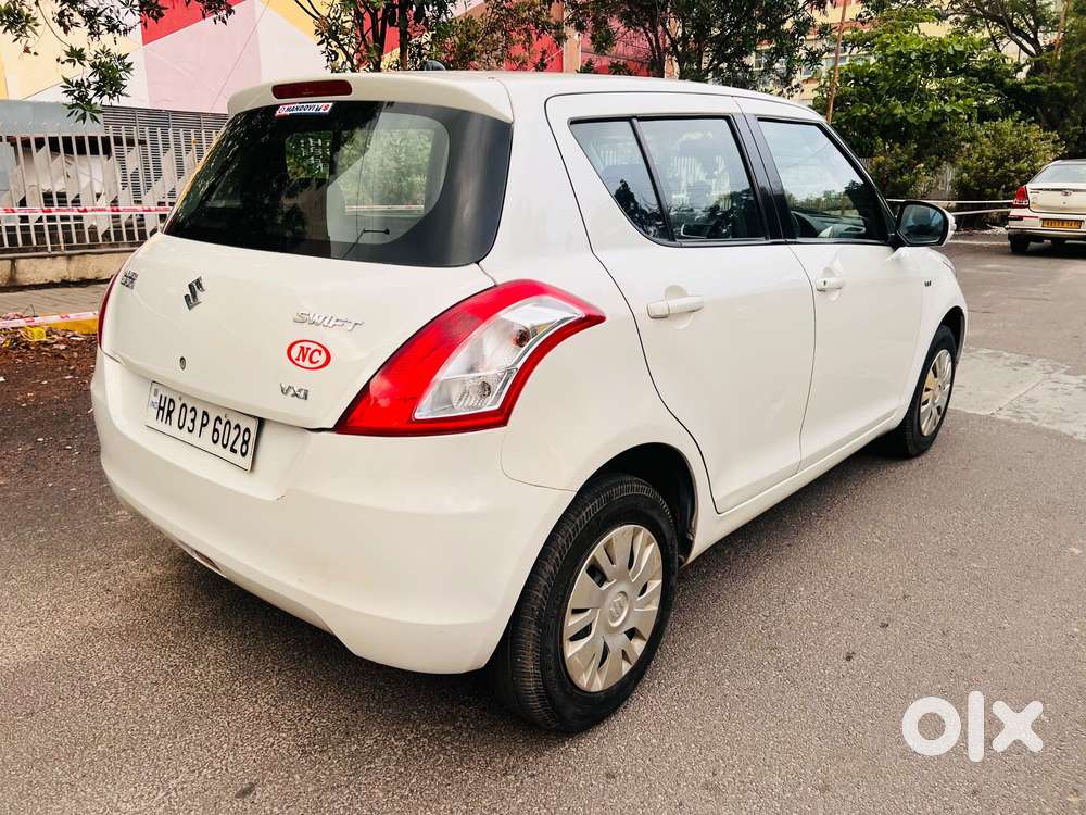 Maruti Suzuki Swift Vxi 1.2 Abs Bs-iv, 2013, Petrol