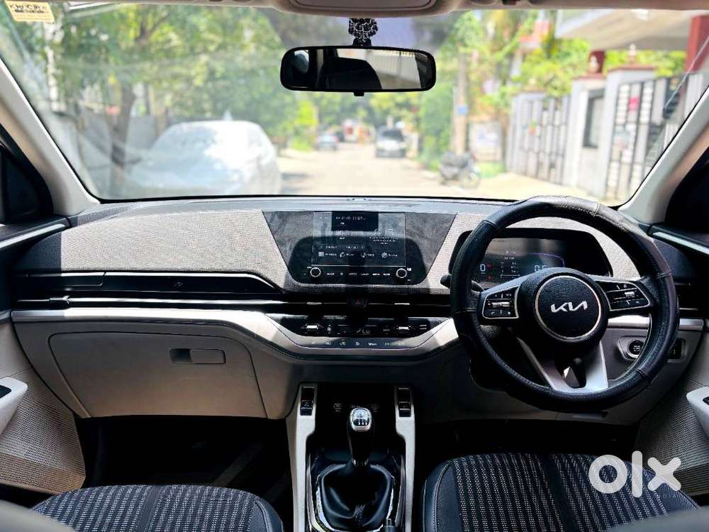 Kia Carens G 1.5 6mt Premium (o) 7-seater, 2024, Petrol