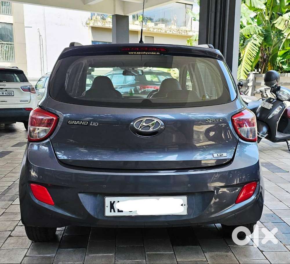 Hyundai Grand I10 Sportz (plus) Petrol /  Manual / 60000 Kms / 2016