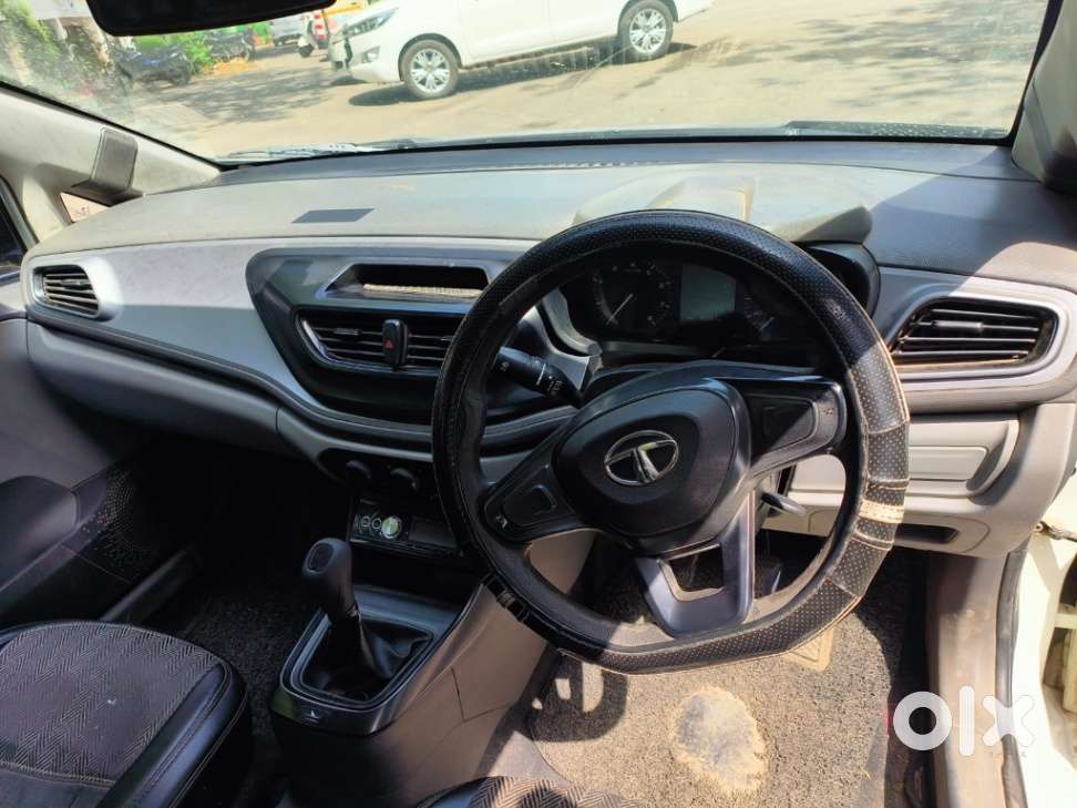 Tata Altroz 1.2 Xe, 2020, Petrol