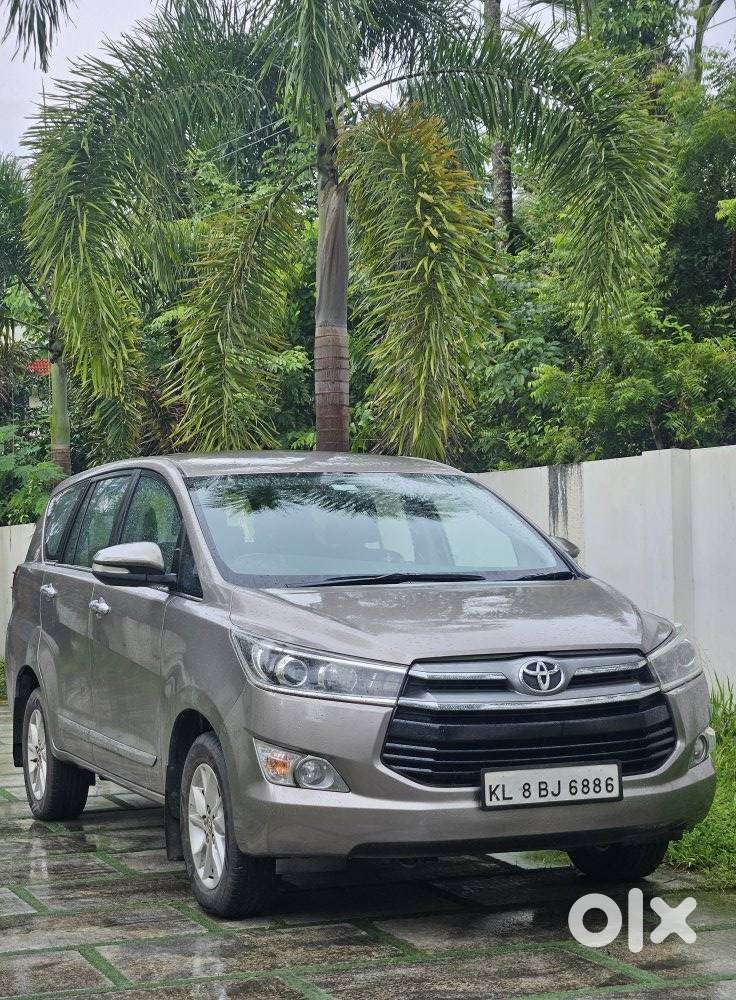Toyota Innova Crysta 2.4 V 8 Str, 2016, Diesel