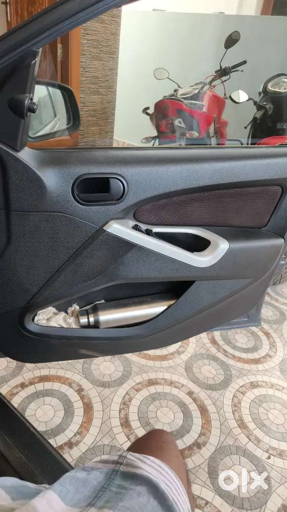 Ford Figo 2010 Petrol +cng Well Maintained With Fully Loaded