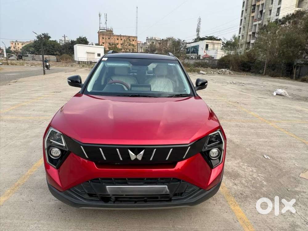 For Sale: Mahindra Xuv3xo Ax7 Diesel Mt (dual Tone)
